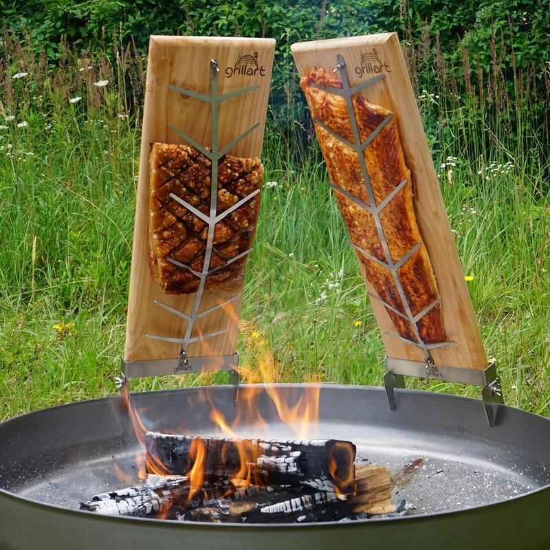 Premium Flammlachsbrett mit Halterung aus Edelstahl für herrlichen Flammlachs Zedernholz
