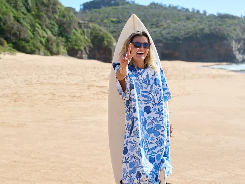 Dock & Bay Erwachsenen-Badeponcho M Wavy Baby 99x70cm