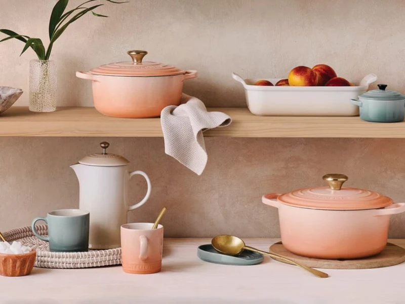 Le Creuset Bräter Signature rund mit Goldknopf pêche 24cm