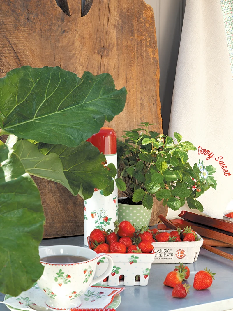 Greengate Berry Tischläufer white 140x45cm