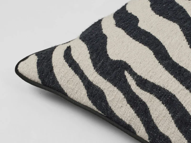 Broste Copenhagen Zebra Kissenbezug black/light beige 40x60cm