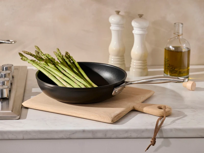 Le Creuset Aluminium-Antihaft Bratpfanne rund hoch 26cm