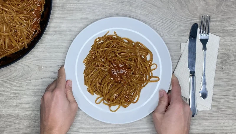 Linguine mit Basilikum-Pesto „Genovese“ kochfertige italienische Pasta - One Pot