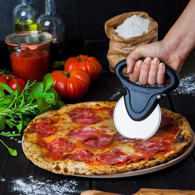 Microplane Pizzaschneider