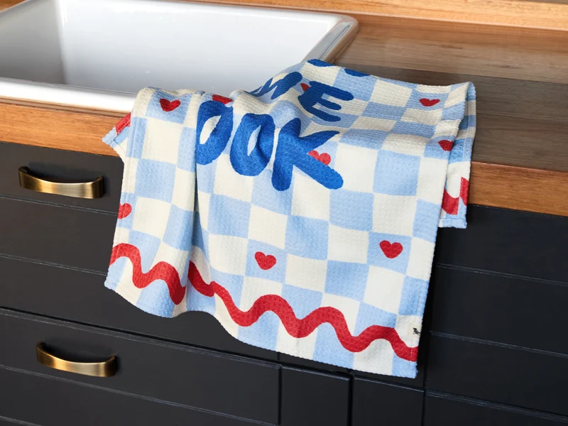 Dock & Bay Geschirrhandtuch Kiss The Cook 75x45cm