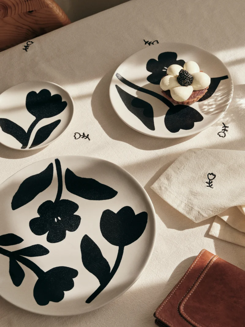 Broste Copenhagen Flora Teller black/off white Ø15cm