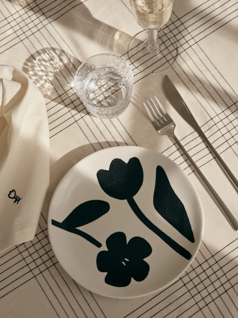Broste Copenhagen Flora Teller black/off white Ø15cm